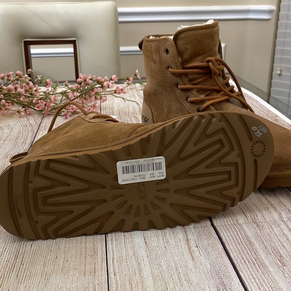 UGG Harkley Boot - Picture 9 of 9